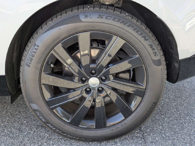 Used 2025 Land Rover Range Rover SE AWD/4WD image 9