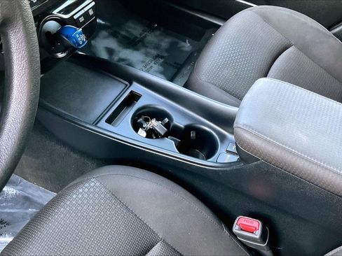 Used 2021 Toyota Prius LE image 13