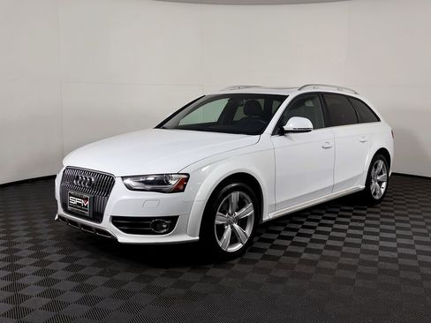 Used 2016 Audi A4 Premium Plus w/ Technology Package image 2