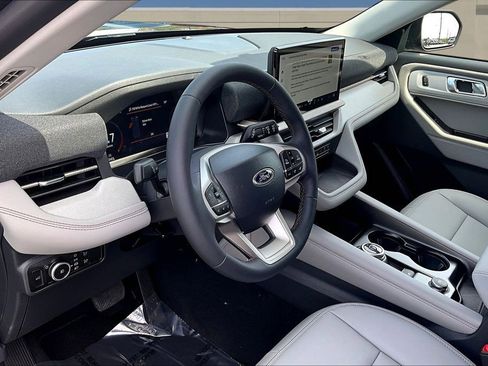 New 2026 Ford Explorer Active RWD image 7