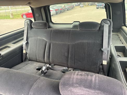 Used 2002 Chevrolet Suburban LS w/ Trailer Pkg image 12