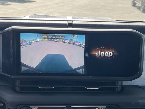 Used 2024 Jeep Wrangler Unlimited Sahara AWD/4WD image 24