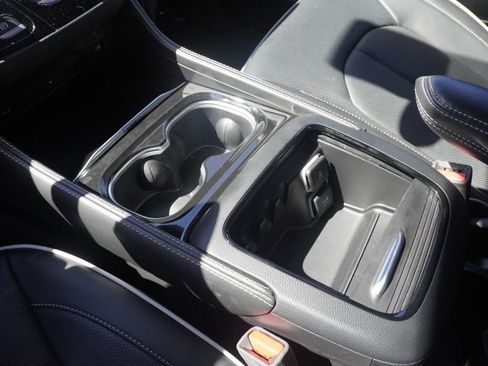 Used 2024 Chrysler Pacifica Limited w/ Uconnect Theater Family Group AWD/4WD image 17