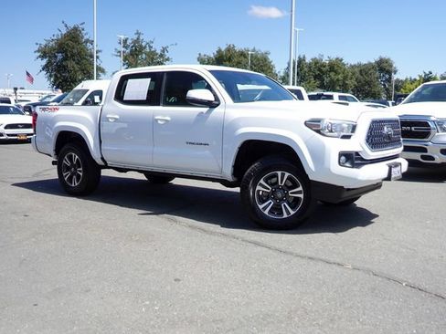 Used 2019 Toyota Tacoma TRD Sport w/ Technology Package AWD/4WD image 6