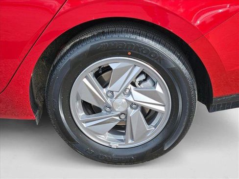 New 2025 Hyundai Elantra SE image 10