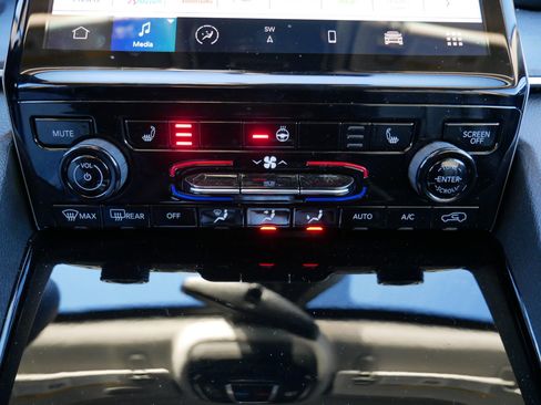 Used 2023 Jeep Grand Cherokee L Limited image 23