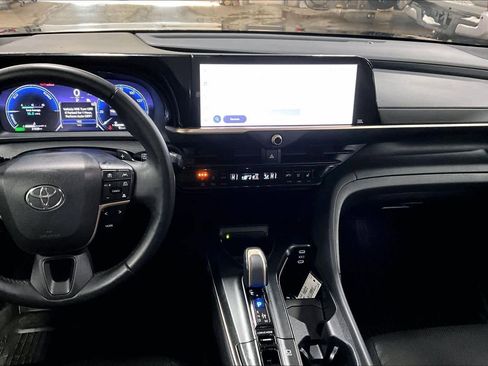 Used 2023 Toyota Crown Platinum image 7