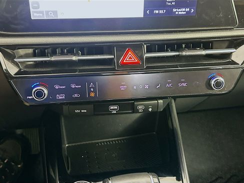 Used 2023 Kia Niro EX FWD image 16