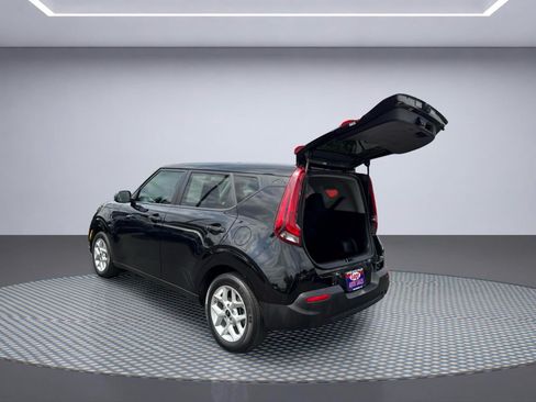 Used 2022 Kia Soul LX w/ Technology Package FWD image 8