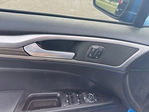 Used 2019 Ford Fusion SEL FWD image 15