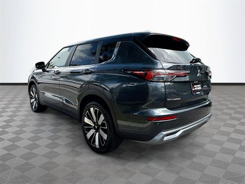 New 2025 Mitsubishi Outlander SE image 7