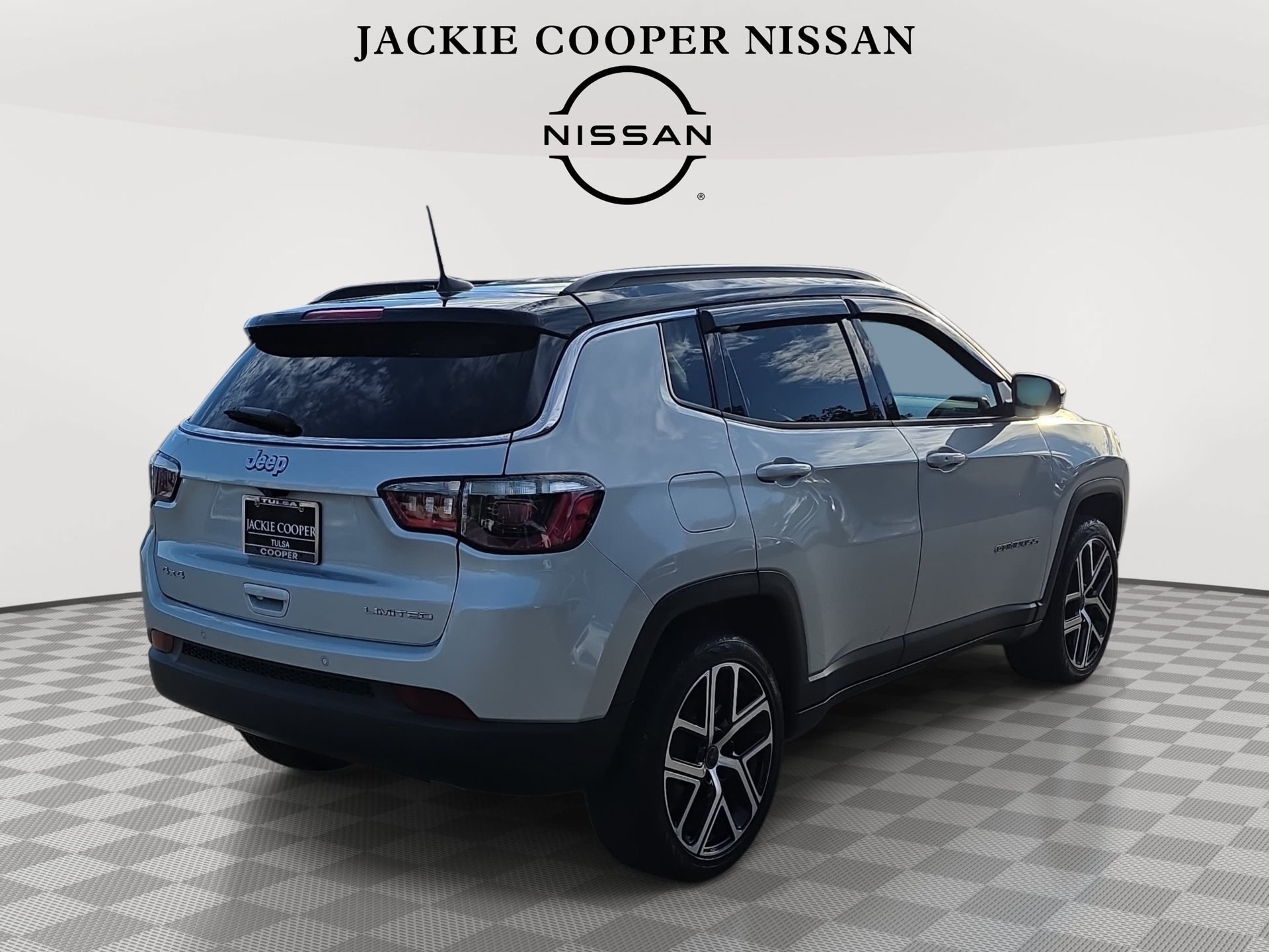 Used 2025 Jeep Compass Limited AWD/4WD image 5