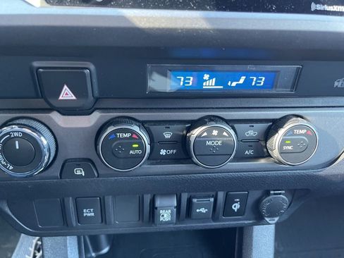 Used 2022 Toyota Tacoma TRD Sport image 12