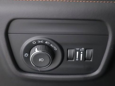 Used 2025 Jeep Grand Cherokee Summit image 21