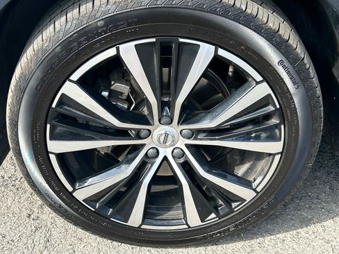 Certified 2024 Volvo XC60 B5 Plus w/ Protection Package Premier image 10