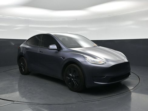 Used 2023 Tesla Model Y Long Range AWD/4WD image 48