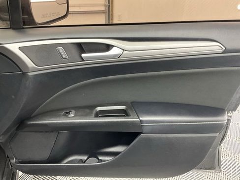Used 2018 Ford Fusion SE w/ Fusion SE Technology Package image 13