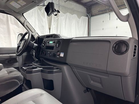 Used 2024 Ford E-350 and Econoline 350 Super Duty image 43
