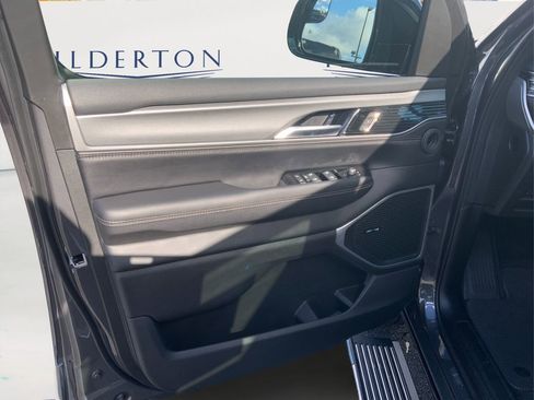 New 2025 Jeep Wagoneer Series II image 17