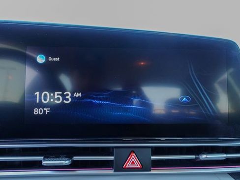 Used 2021 Hyundai Elantra Limited image 17