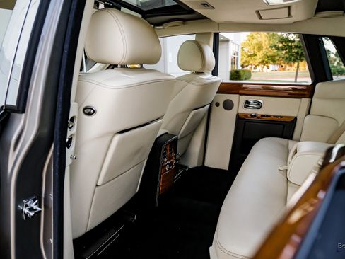 Used 2014 Rolls-Royce Phantom Sedan image 78