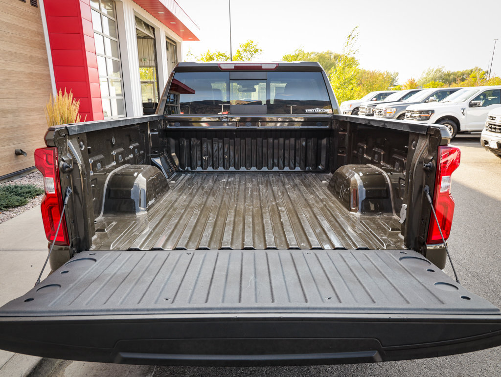 Used 2023 Chevrolet Silverado 1500 LTZ w/ LTZ Premium Package AWD/4WD image 5