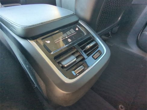 Used 2022 Volvo XC90 T5 Momentum w/ Climate Package image 22
