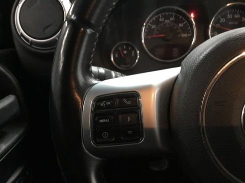 Used 2015 Jeep Wrangler Unlimited Rubicon AWD/4WD image 24