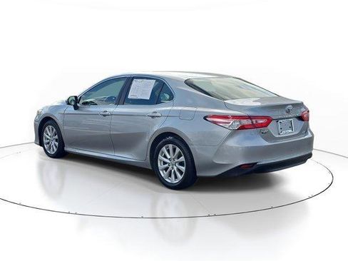 Used 2018 Toyota Camry LE image 3