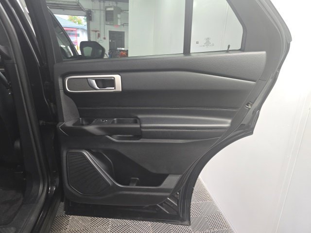 Used 2020 Ford Explorer XLT w/ Equipment Group 202A AWD/4WD image 24