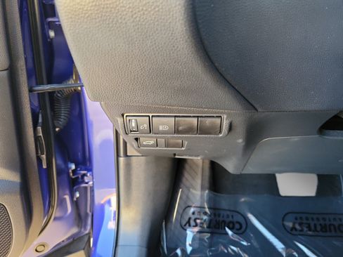 Used 2024 Toyota Corolla Cross XLE FWD image 27