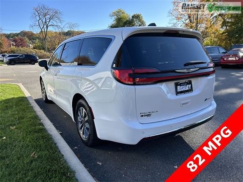 Certified 2024 Chrysler Pacifica Select image 6