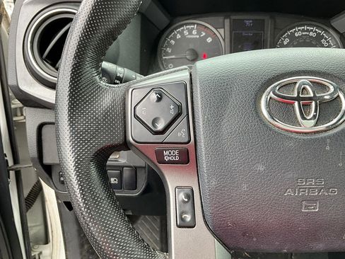 Used 2018 Toyota Tacoma TRD Sport AWD/4WD image 10