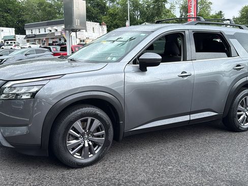 Used 2023 Nissan Pathfinder SV w/ SV Premium Package AWD/4WD image 3