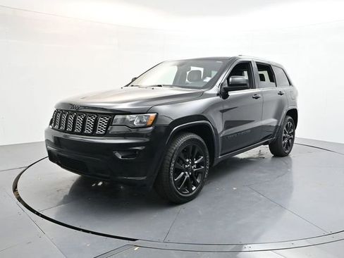Used 2020 Jeep Grand Cherokee Altitude image 4