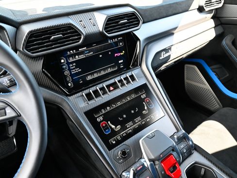 Used 2024 Lamborghini Urus Performante AWD/4WD image 29
