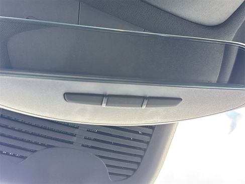 New 2025 Mercedes-Benz GLB 250 4MATIC image 29