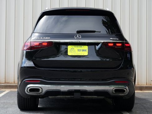 Used 2024 Mercedes-Benz GLS 580 4MATIC image 11