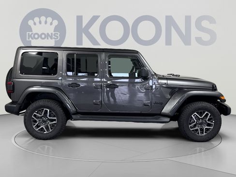 New 2026 Jeep Wrangler Unlimited Sahara AWD/4WD image 8