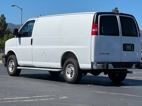 Used 2025 Chevrolet Express 2500 w/ Driver Convenience Package RWD image 6