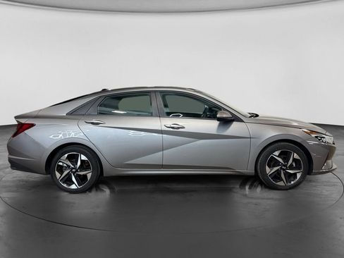 Used 2023 Hyundai Elantra SEL w/ Convenience Package FWD image 4