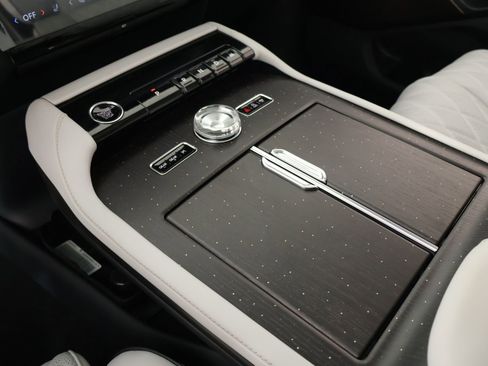 New 2026 Lincoln Navigator Black Label AWD/4WD image 9