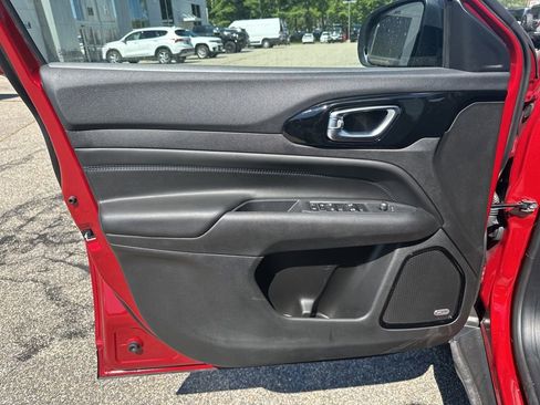 New 2025 Jeep Compass Latitude w/ Sun & Sound Group image 11