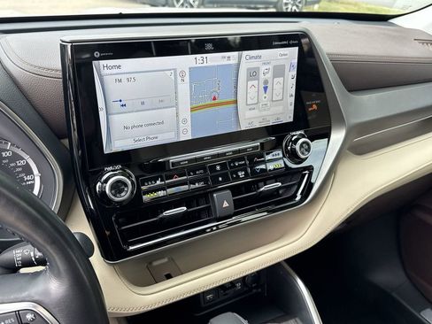 Used 2020 Toyota Highlander Limited AWD/4WD image 18