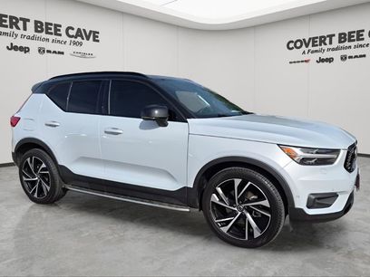 Used 2022 Volvo XC40 T5 R-Design w/ Advanced Package