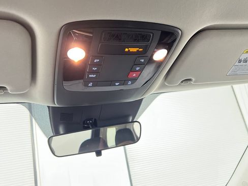 Used 2025 Kia Carnival FWD image 81