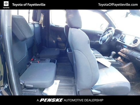 Used 2022 Toyota Tacoma TRD Sport w/ TRD Premium Sport Package AWD/4WD image 5
