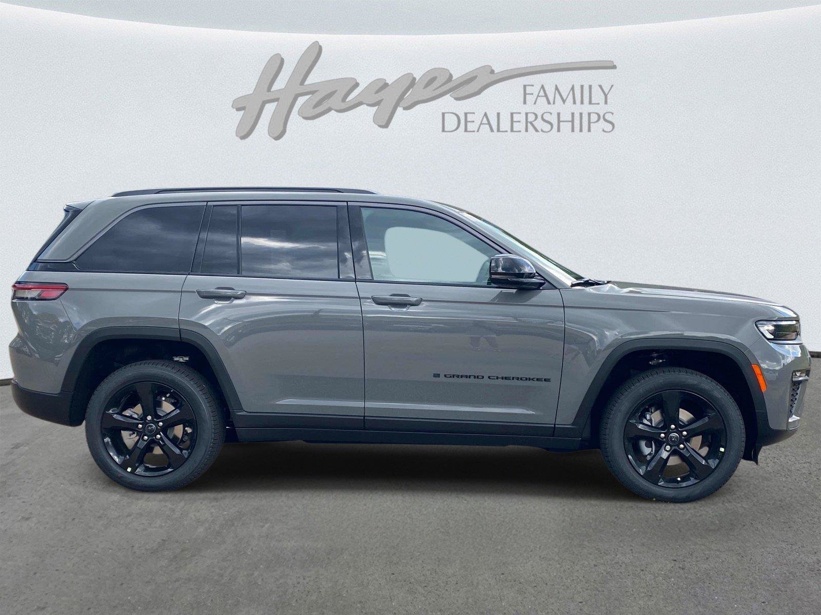 New 2027 Jeep Grand Cherokee Limited AWD/4WD image 3