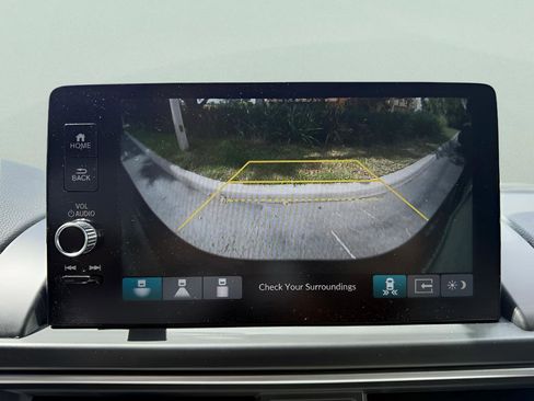 Used 2024 Honda Pilot Touring image 19