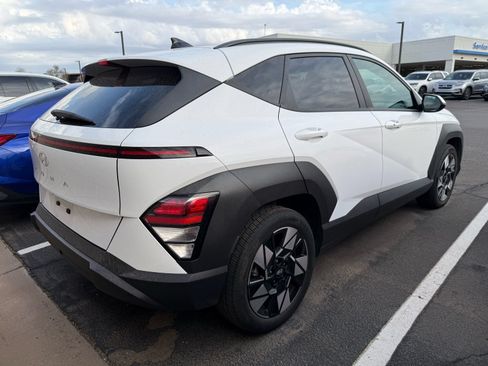 Used 2025 Hyundai Kona SEL FWD image 4